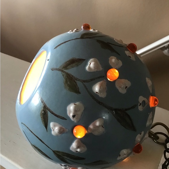 FINAL SALE Vintage 1970s Handpainted Ceramic and Amber Glass Chain Swag Lamp - Picture 5 of 7